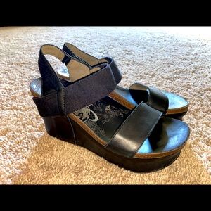 OTBT black wedges